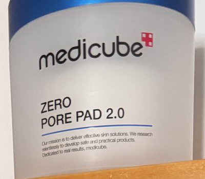 medicube ZERO PORE PAD 2.0の容器